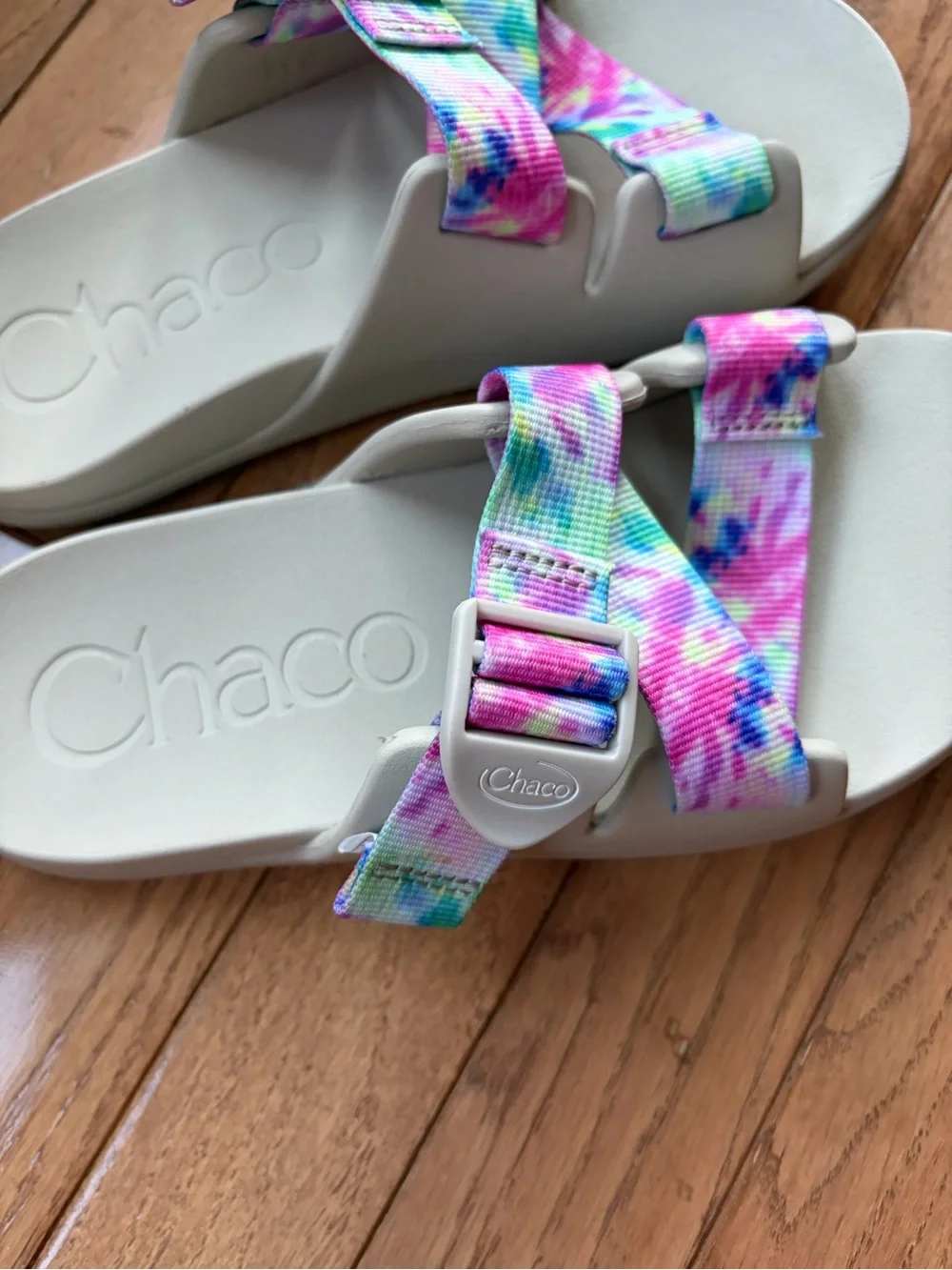Chaco Chillos Sandals light grey with tie-dye straps